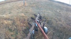 Пашем поле переделанным плугом МТЗ