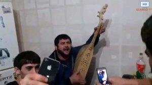 Магомедхабиб поет на пандуре