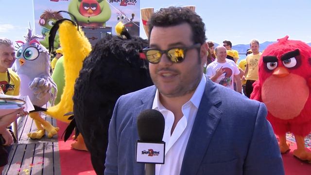 The Angry Birds Movie Cannes 2019 - Itw Josh Gad (official video) смотреть онлайн