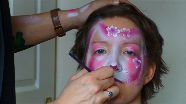 Rabbit Face Painting Demo using TAG split cakes смотреть онлайн