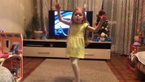 Vika танцует под песню любимого Димы Билана -Держи