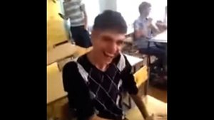 Школьник ржёт
