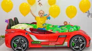 Влад и Ники. Крис и Ники играют с воздушными шарами! Видео для детей.