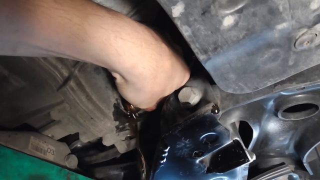 Cambio l' olio della trasmissione Volkswagen 1400 16v (9n) 2009 смотреть онлайн