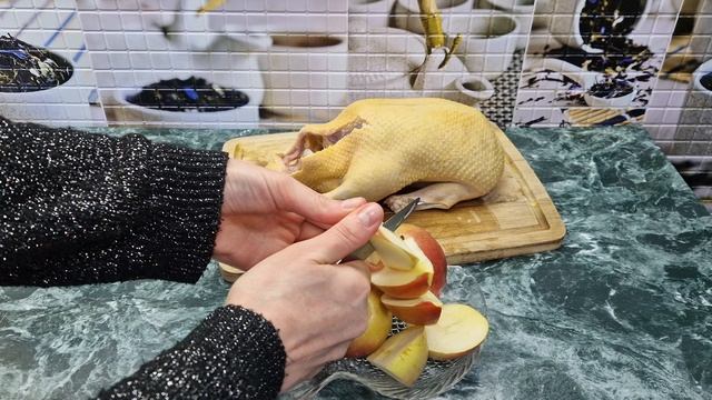 Праздничная утка с яблоками. Это лучший и проверенный рецепт! #праздничныйстол#готовимдома#еда