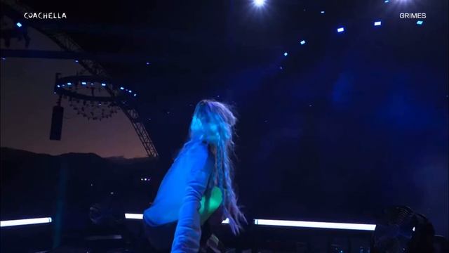 Grimes playing Taratata by Grimes & Anyma