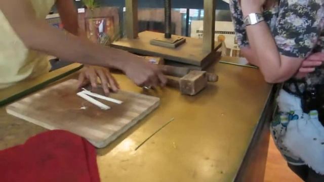 How to make papyrus paper, 6-11-2011.MOV смотреть онлайн