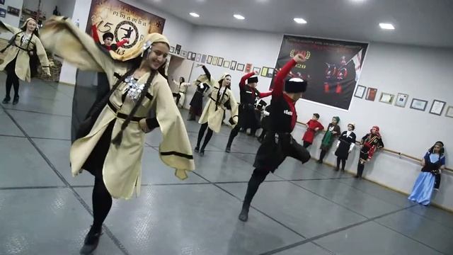 კეღოსვილები-საგასტროლო რეპეტიცია ცეკვა ,,პოპური'' kegoshvilebi Sagastrolo repeticia cekva ,popuri смотреть онлайн