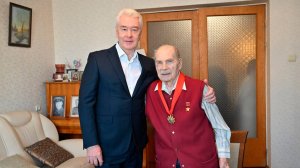 Собянин вручил 102-летнему ветерану Великой Отечественной войны знак почетного гражданина Москвы