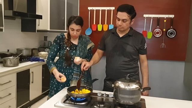 Biryani Cooking Challenge Between Husband  Wife  Sb Ko Kis K Hath Ki Biryani Psand Ai  Momina Al