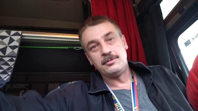 Коренные жители едут на малую родину. пробки наглые обочечнеки  проехал Ярославль .Кострому. Киров.