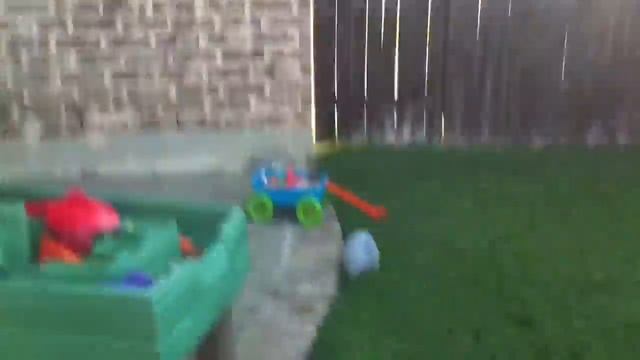 Crushing full and empty soda cans 2 full 1 empty смотреть онлайн