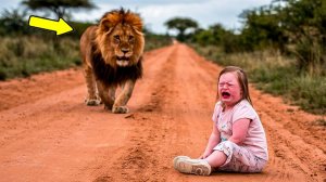 АФРИКЕ! СВИРЕПЫЙ лев схватил БРОШЕННОГО в дикой природе младенца и унес в свое ЛОГОВО...