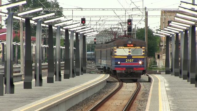 Электропоезд ЭР2-1294 на ст. Таллин-Балти / ER2-1294 EMU at Tallinn main station смотреть онлайн