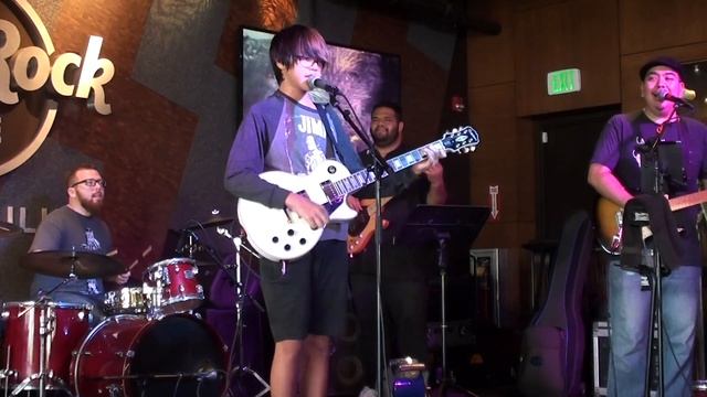 Phoenix Vallero performs Brown Eyed Girl (Van Morrison) смотреть онлайн