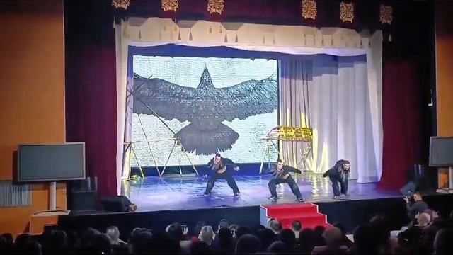 Танец "Ворон" в исполнении ГАЧЭА "Эргырон" под музыку Анатолия Богуш смотреть онлайн
