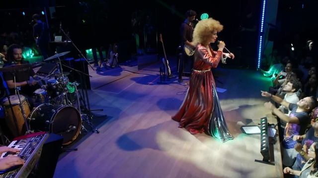 Vanessa Da Mata - Baú (Ao Vivo) смотреть онлайн