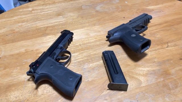 Beretta 92X VS Sig P226 Legion Tabletop смотреть онлайн