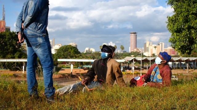 Arap Uria na Gogo Small wameshikwa Uhuru Park смотреть онлайн