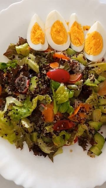 #veggie with #quinoa #salad #egg and #salmon смотреть онлайн