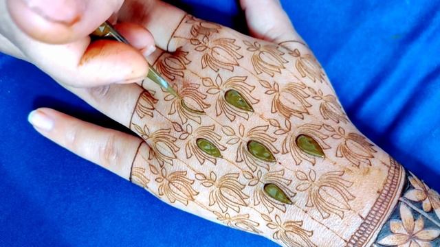 Bold lotus mehndi design | New stylish mehndi design |beautiful easy mehndi design| New henna mehnd смотреть онлайн