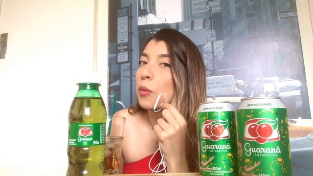 asmr: tomando Guaraná e repetindo bordões do Coisa Nossa
