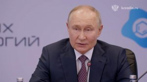 Кремль опубликовал кадры встречи Путина с российскими и иностранными учеными