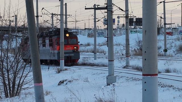 Электровоз ЭВЛ80С-2682 С грозным машинистом смотреть онлайн