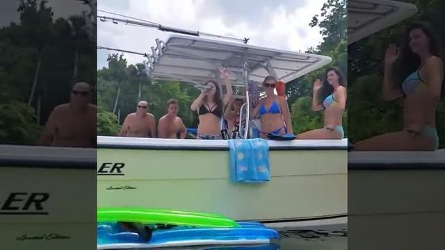 Silver Glenn in the Angler 2600 with friends смотреть онлайн