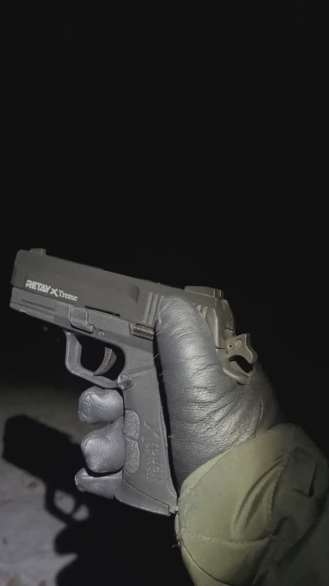 Ночная стрельба из пистолета Retay Xtreme смотреть онлайн