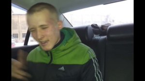 Парень круто зачитал в машине