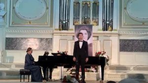 Песня: 《 Серенада 》
Музыка : Ф. Шуберт
Исполняет: Рафаэль Саркисян