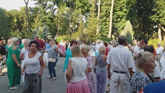 Харьковтанцы в паркеБольше не звони!