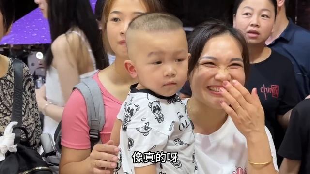 老肥来桂林一直都忙，没能好好陪家人，今天带上他们来好好逛西街！【农人老肥】 смотреть онлайн