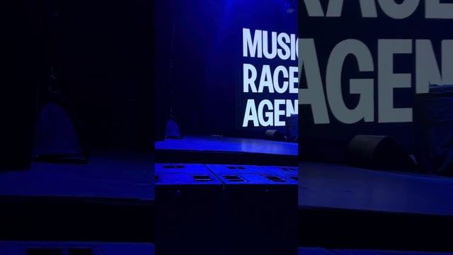 Словетский-стих Бродского (ты гитарообразная вещь со спутанной паутиной) live Tele Club Екатеринбур смотреть онлайн