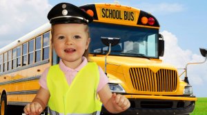 Анна Мария пробует разные профессии - Маленький Доктор, Водитель Автобуса и Строитель!