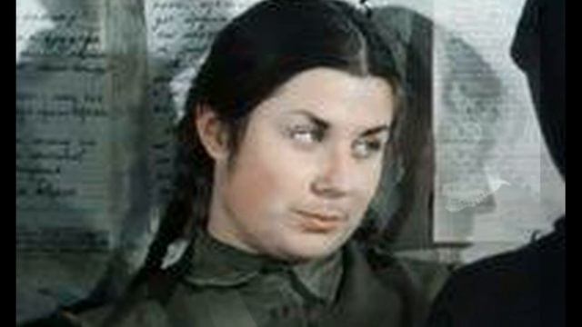 Никто не догадается кто на фото.. Это известная актриса дочь знаменитой династии артистов ..