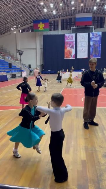 Разминка 💪😁 #andreyandmia #dance #тренировка #ballroom #サイリウムダンサー #игравкальмара #джайв