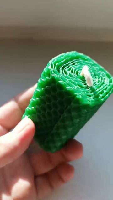 Twisted candle made of wax with the aroma of juniper смотреть онлайн