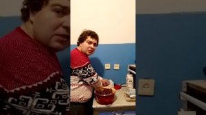 Что можно найти в мусорных баках. Лазаю по помойкам без денег1080P456251493