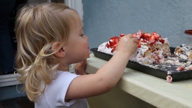 Cynthia Butterfly loves cake смотреть онлайн