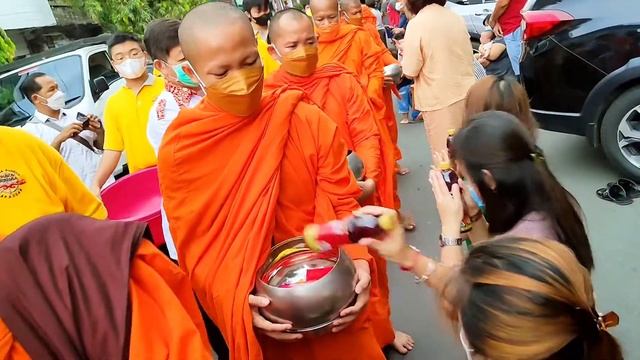 Kegiatan Pindapatta Vihara Girinaga смотреть онлайн