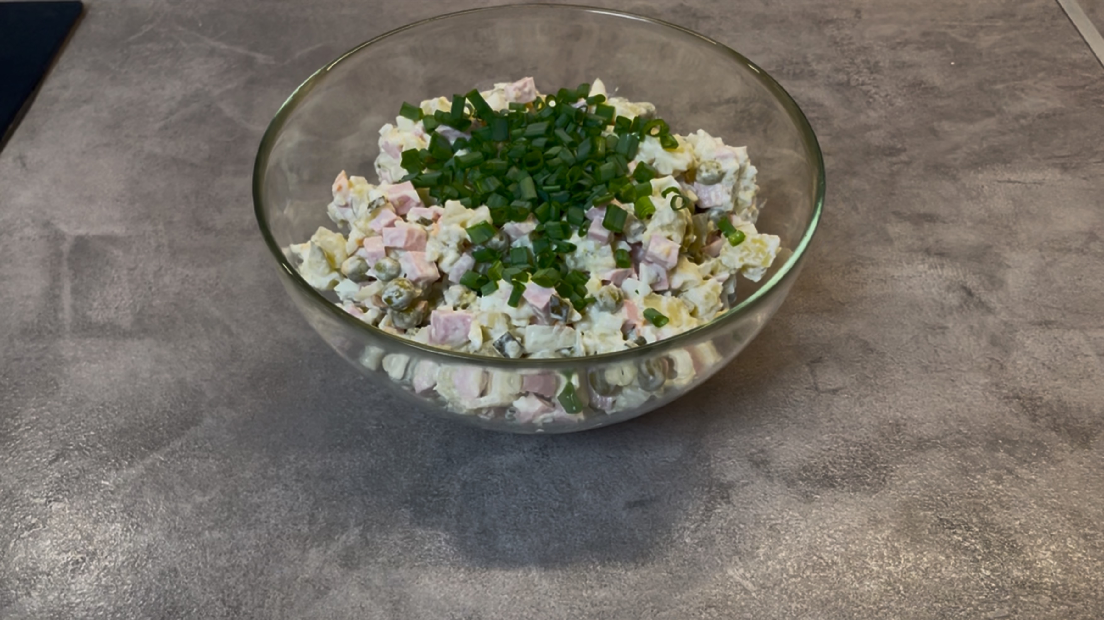 Готовлю салат Оливье🥙 с домашним зеленым луком