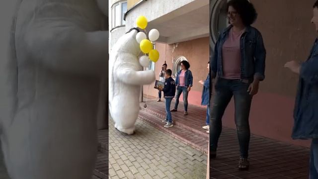 Поздравление от медведя с 10 летием во дворе дома смотреть онлайн