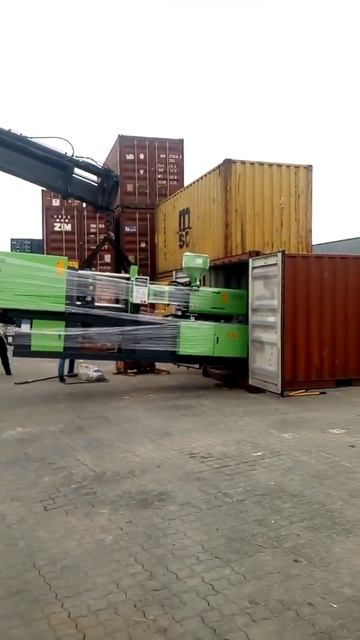Выгрузка такелаж термопласт автомата ТПА из морского контейнера масса 6 тонн.2