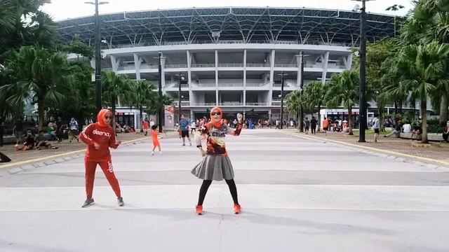 Di Sini Menunggu, Senam by ROSSY GRANAT. смотреть онлайн