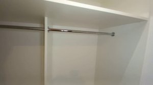 Уютная белая гардеробная