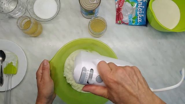 Jogurtowiec z malinami - na zimno, bez pieczenia - przepis