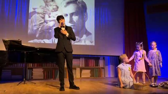 Песня: ☆ТЁМНАЯ НОЧЬ☆
Музыка: А. Богословского
Стихи: В. Агатова
Исполняет - Рафаэль Саркисян