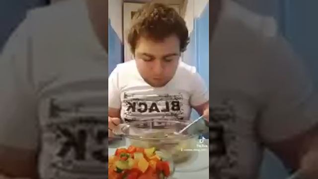 144p_21_Грибовница_с_салатом